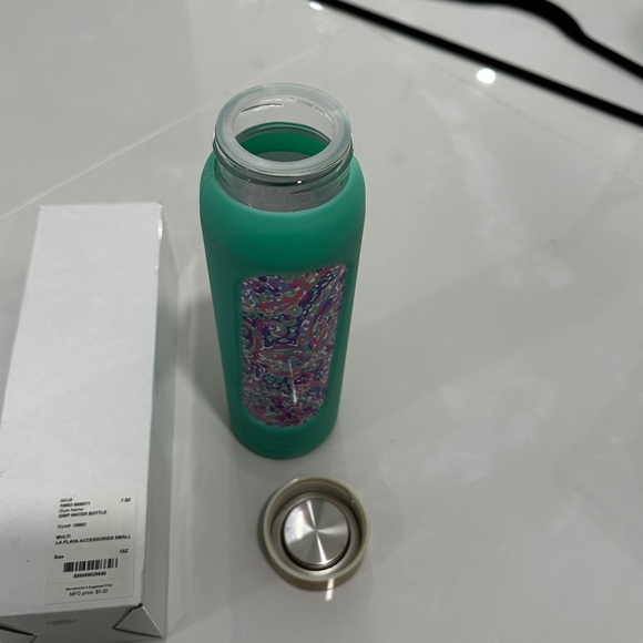 Lilly Pulitzer glass water bottle in multi la playa - never used -rubber outside - Picture 6 of 7